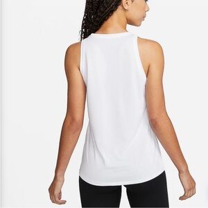 Nike Women's White Sleeveless Tank Top